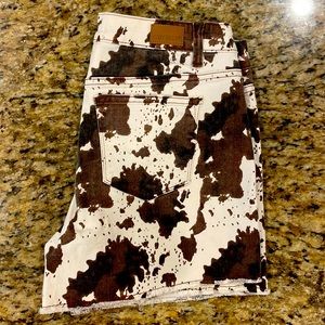 Judy Blue cow print shorts size L